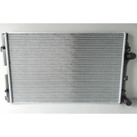 Радиатор VW Bora (98-05) SKODA Octavia (96-07) охлаждения двигателя LUZAR - LRc18J0 1J0.121.253AD